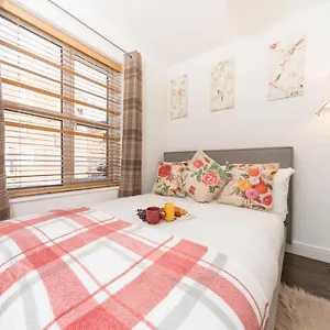 Centre Posh Parlour Gated Parking 1bed Wifi Kingston upon Hull